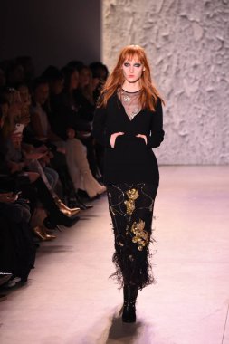  Nicole Miller gösteri