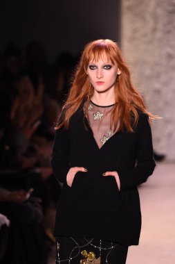  Nicole Miller gösteri