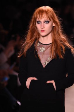  Nicole Miller gösteri