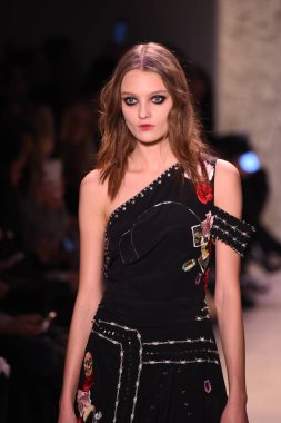  Nicole Miller gösteri