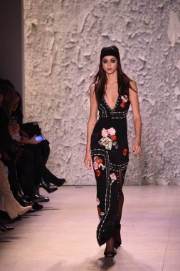  Nicole Miller gösteri