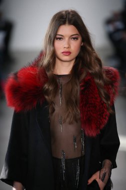 Pamella Roland defile