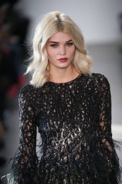 Pamella Roland defile