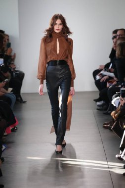 Pamella Roland defile