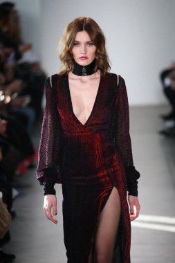 Pamella Roland defile