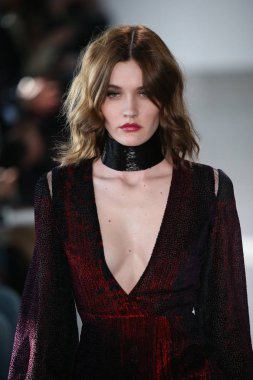 Pamella Roland defile