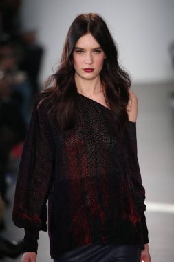 Pamella Roland defile