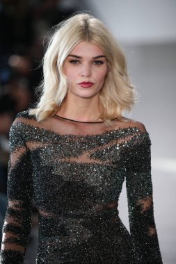 Pamella Roland defile
