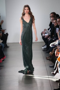 Pamella Roland defile