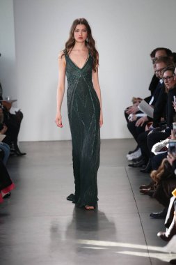 Pamella Roland defile