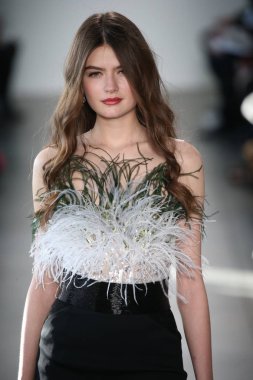 Pamella Roland defile