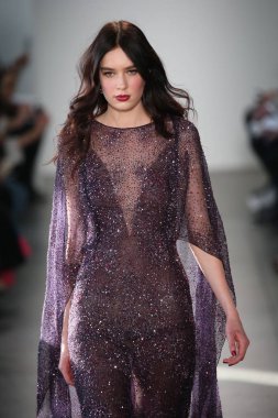 Pamella Roland defile