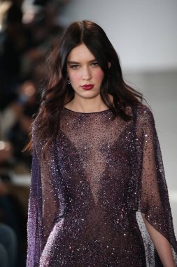 Pamella Roland defile