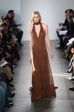 Pamella Roland defile