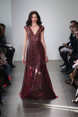 Pamella Roland defile