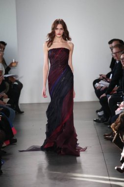 Pamella Roland defile
