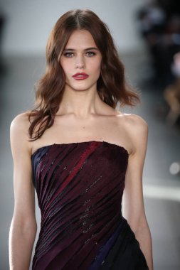 Pamella Roland defile