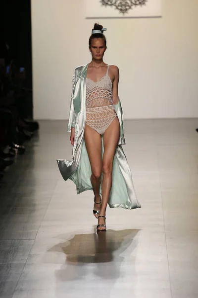 LanYu collectie tijdens New York Fashion Week — Stockfoto