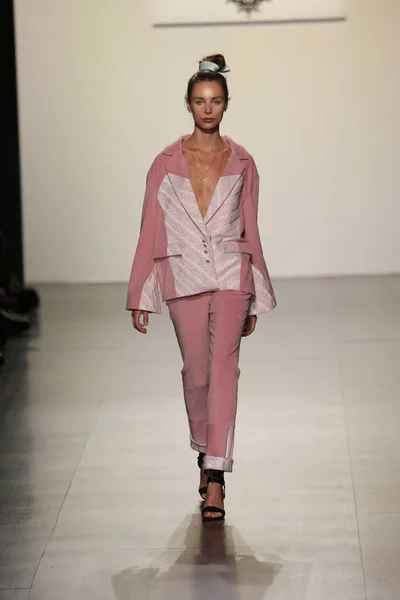 LanYu collectie tijdens New York Fashion Week — Stockfoto