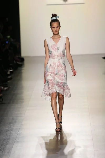 LanYu collectie tijdens New York Fashion Week — Stockfoto