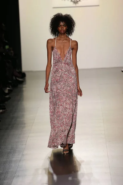 LanYu collectie tijdens New York Fashion Week — Stockfoto