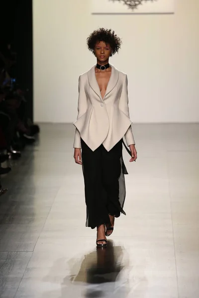 LanYu collectie tijdens New York Fashion Week — Stockfoto