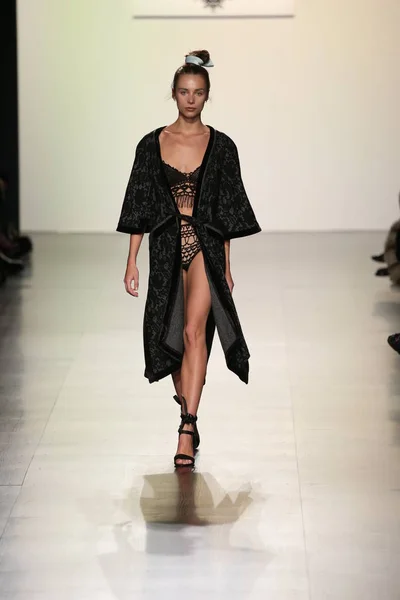 Feszítőkötél gyűjtemény során New York Fashion Week — Stock Fotó