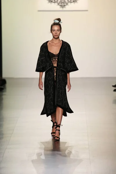 Lanyu samling under, New York Fashion Week — Stockfoto