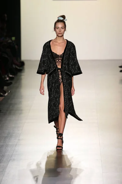 LanYu collectie tijdens New York Fashion Week — Stockfoto