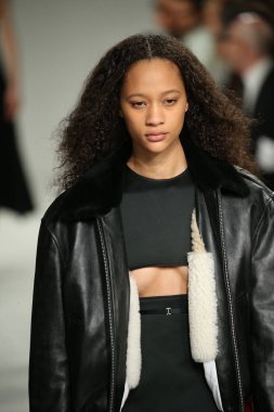  calvin klein koleksiyonu 