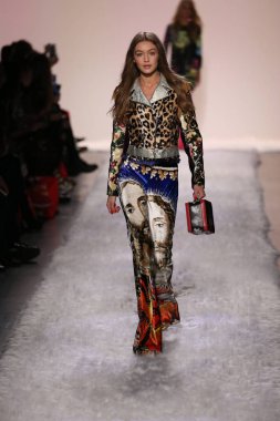 Jeremy Scott gösteri 