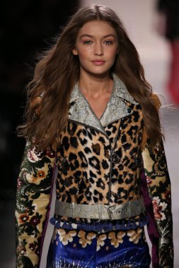 Jeremy Scott gösteri 