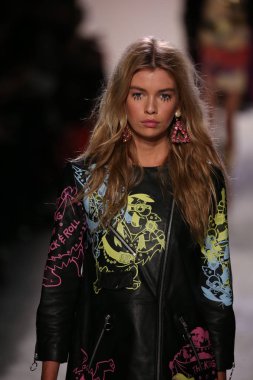  Jeremy Scott gösteri