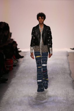 Jeremy Scott gösteri 