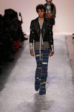 Jeremy Scott gösteri 