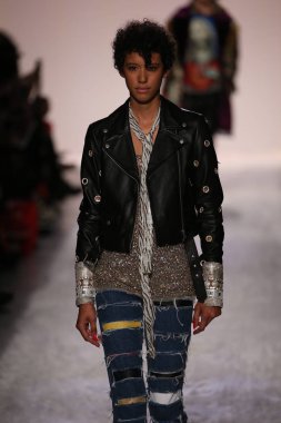 Jeremy Scott gösteri 