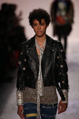 Jeremy Scott gösteri 