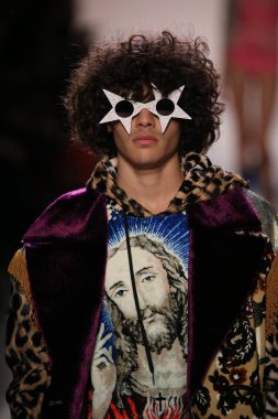 Jeremy Scott gösteri 