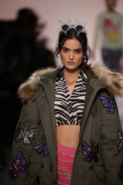 Jeremy Scott gösteri