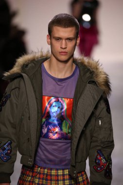Jeremy Scott gösteri 