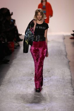 Jeremy Scott gösteri 