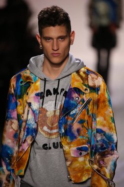 Jeremy Scott gösteri 