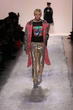 Jeremy Scott gösteri 