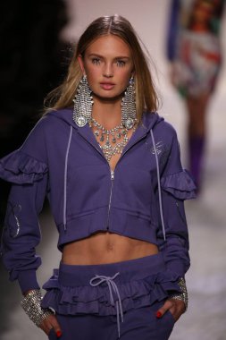 Jeremy Scott gösteri