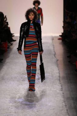 Jeremy Scott gösteri 