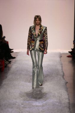 Jeremy Scott gösteri 