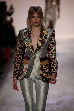 Jeremy Scott gösteri 