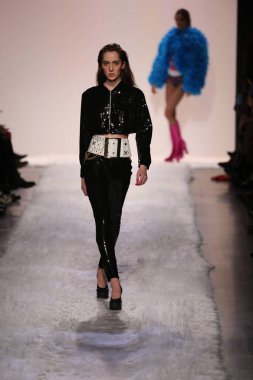  Jeremy Scott gösteri