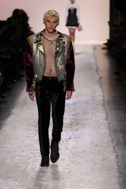 Jeremy Scott gösteri 