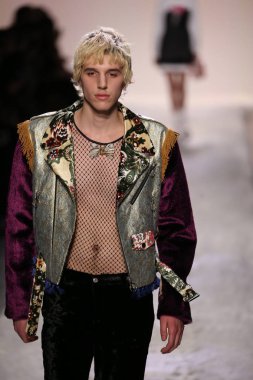 Jeremy Scott gösteri 